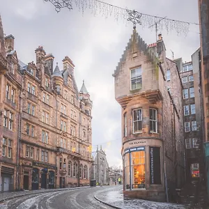 Stylish & Charming Retreat For 2- Centre! Apartment Edinburgh